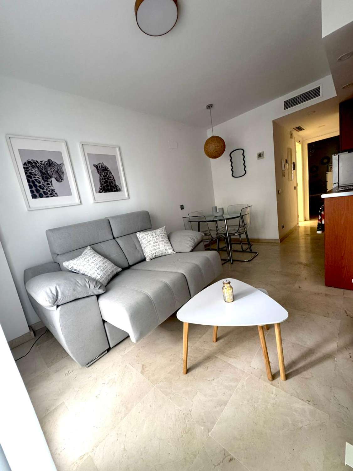 BEL APPARTEMENT AVEC VUE SUR LA MER À 150 MÈTRES DE LA PLAGE À BENALMADENA À LOUER À LONG TERME