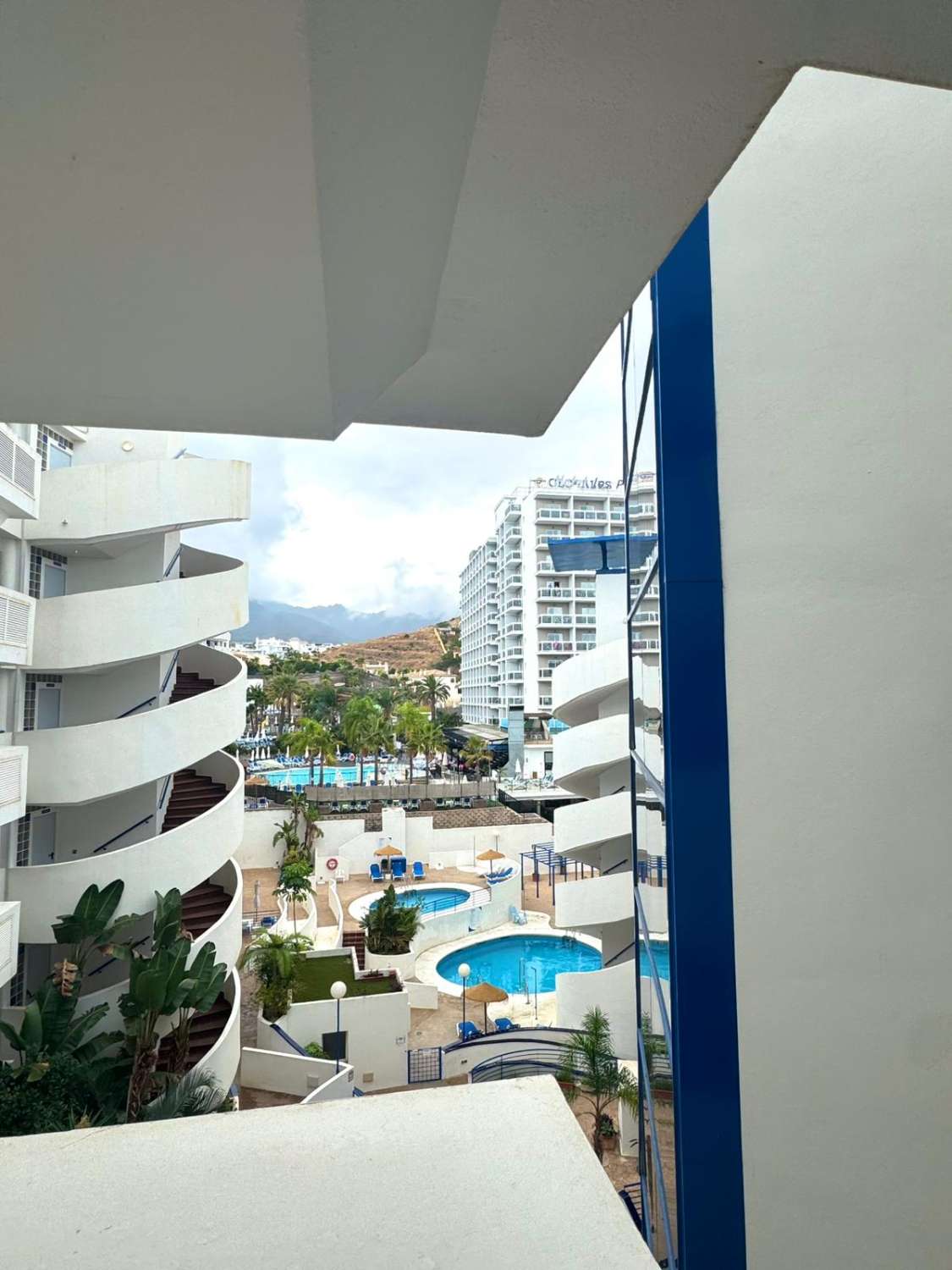 BEL APPARTEMENT AVEC VUE SUR LA MER À 150 MÈTRES DE LA PLAGE À BENALMADENA À LOUER À LONG TERME