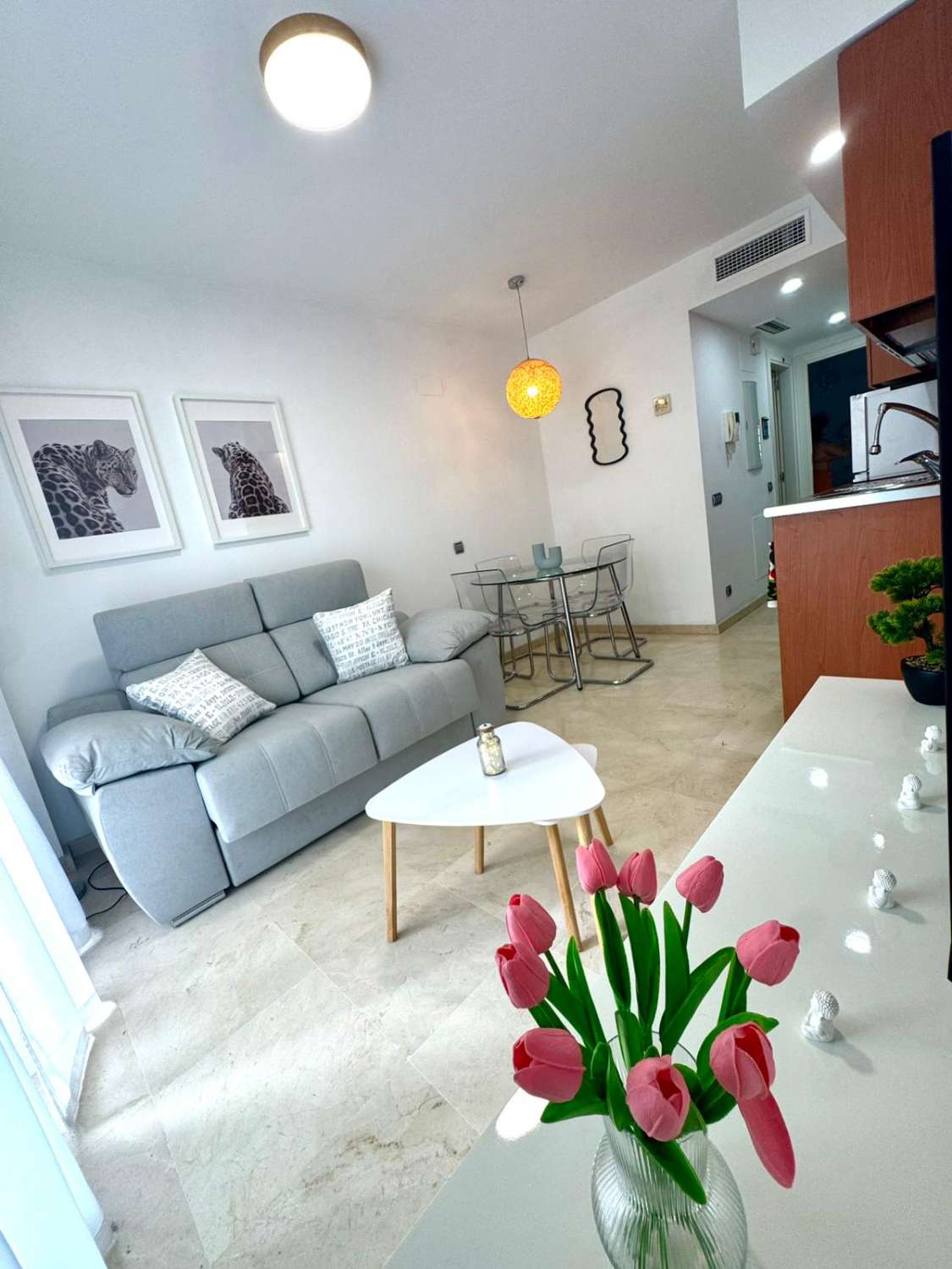 BEL APPARTEMENT AVEC VUE SUR LA MER À 150 MÈTRES DE LA PLAGE À BENALMADENA À LOUER À LONG TERME