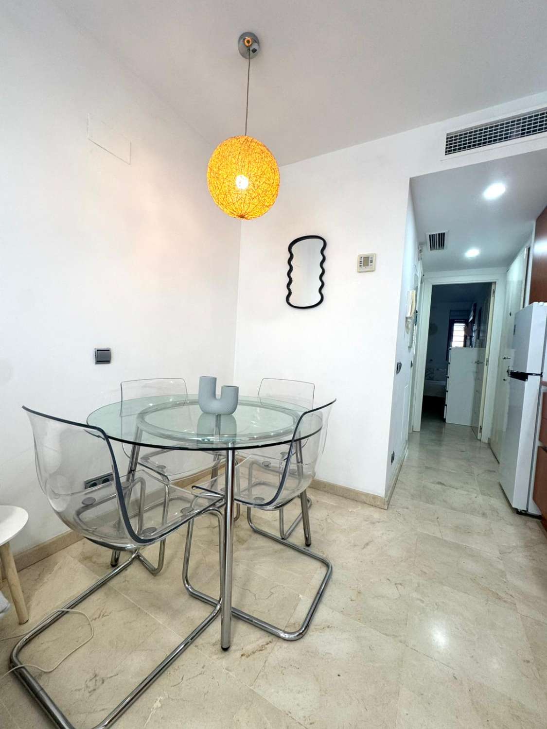 BEL APPARTEMENT AVEC VUE SUR LA MER À 150 MÈTRES DE LA PLAGE À BENALMADENA À LOUER À LONG TERME