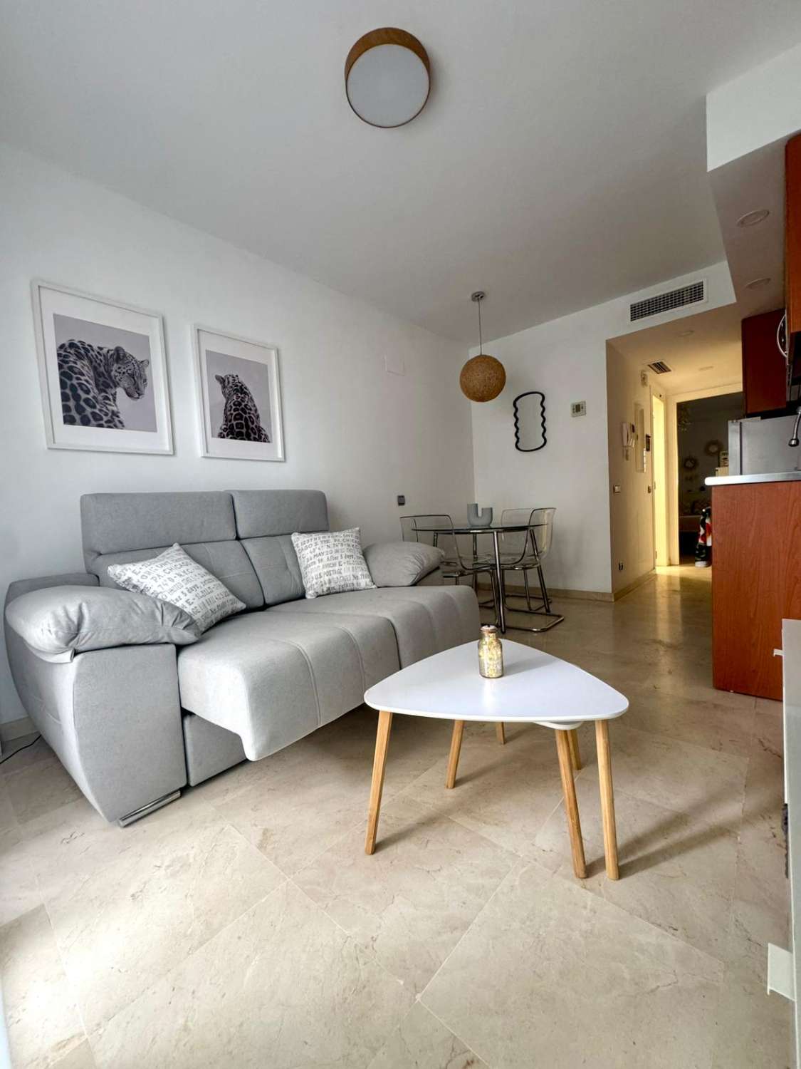 BEL APPARTEMENT AVEC VUE SUR LA MER À 150 MÈTRES DE LA PLAGE À BENALMADENA À LOUER À LONG TERME