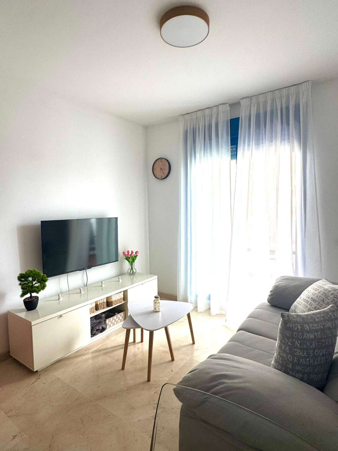 BEL APPARTEMENT AVEC VUE SUR LA MER À 150 MÈTRES DE LA PLAGE À BENALMADENA À LOUER À LONG TERME