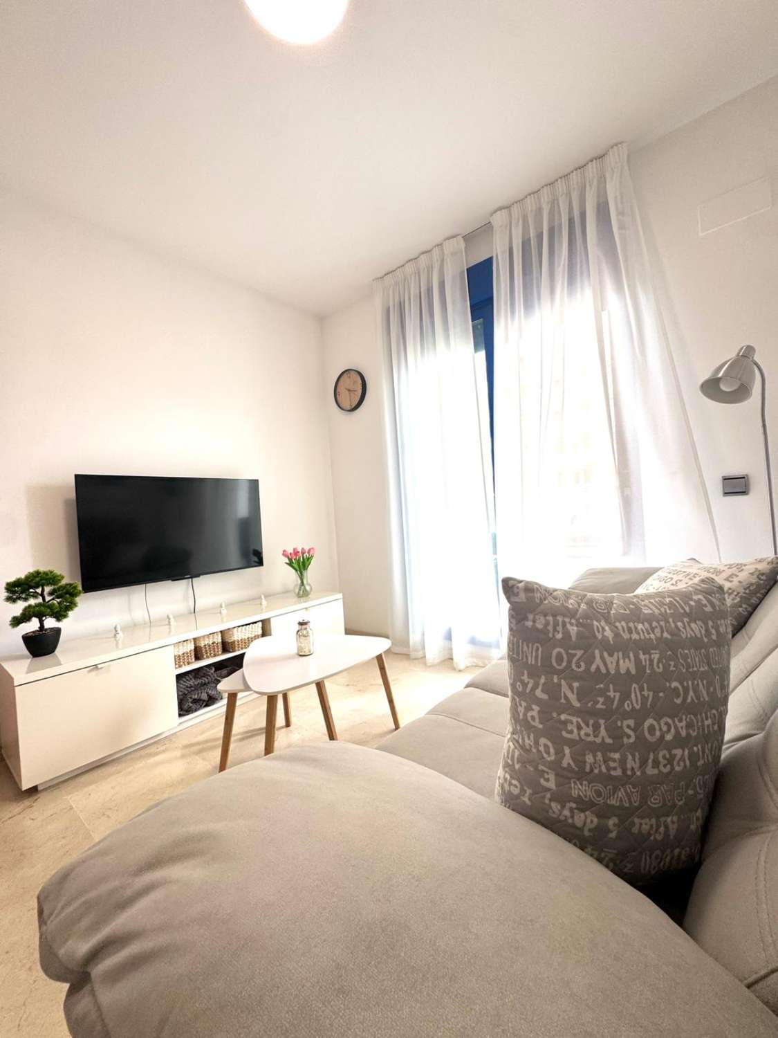 BEL APPARTEMENT AVEC VUE SUR LA MER À 150 MÈTRES DE LA PLAGE À BENALMADENA À LOUER À LONG TERME