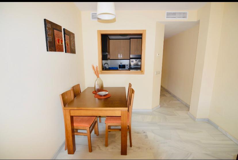 MEDIA TEMPORADA. SE ALQUILA DE 15.10.25  - 30.6.26 BONITO APARTAMENTO EN  ZONA LOS BOLICHES  FUENGIROLA