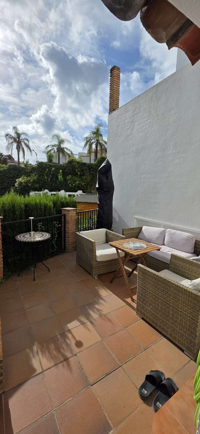 SE ALQUILA POR LARGA TEMPORADA BONITO APARTAMENTO CON VISTAS AL MAR  EN  PLAYAMAR (TORREMOLINOS)