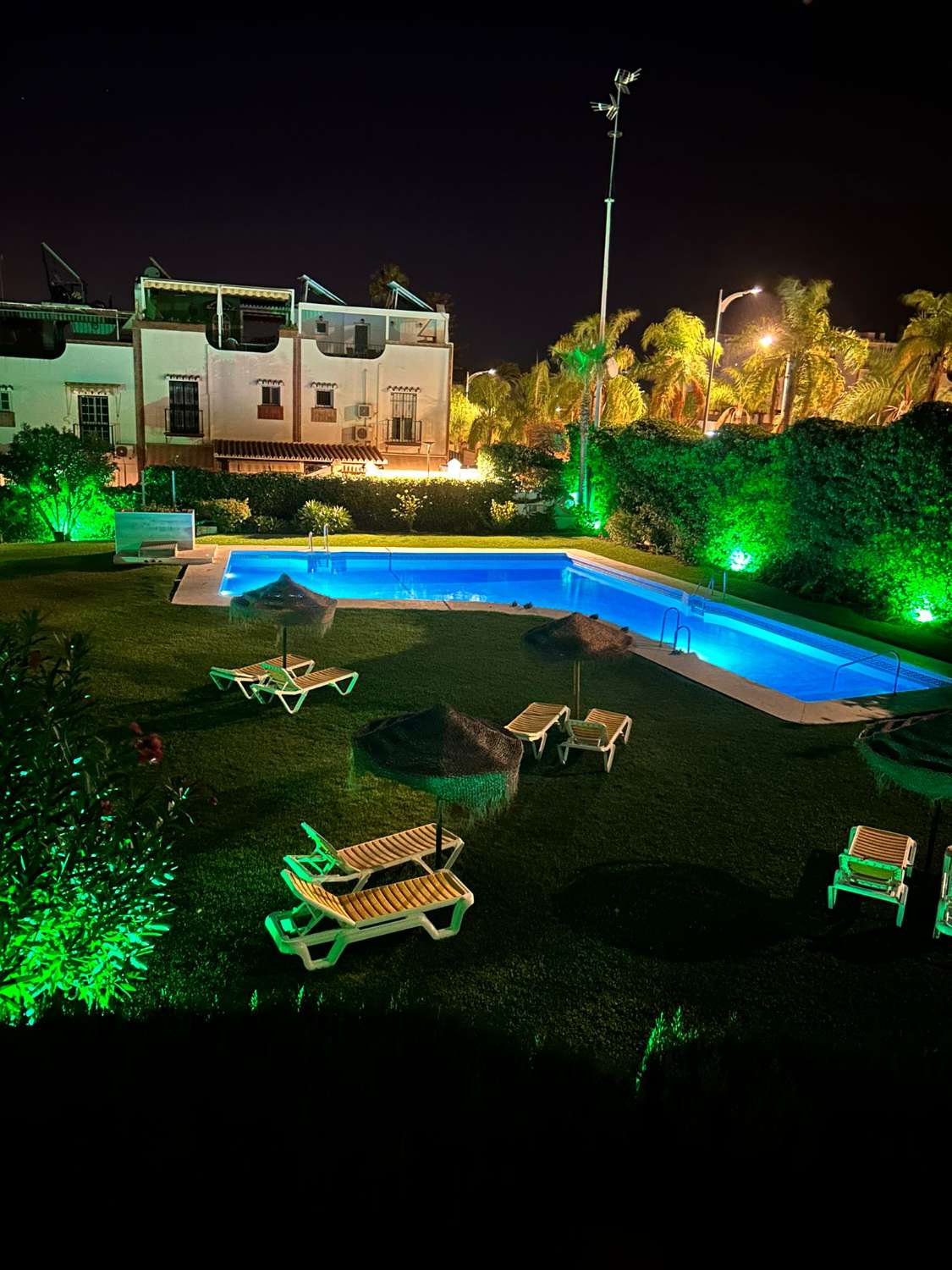SE ALQUILA POR LARGA TEMPORADA BONITO APARTAMENTO CON VISTAS AL MAR  EN  PLAYAMAR (TORREMOLINOS)