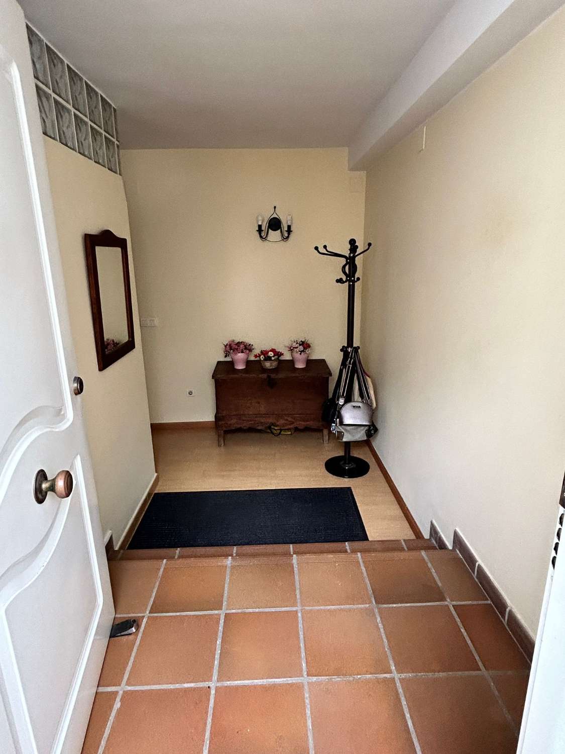 SE ALQUILA POR LARGA TEMPORADA BONITO APARTAMENTO CON VISTAS AL MAR  EN  PLAYAMAR (TORREMOLINOS)