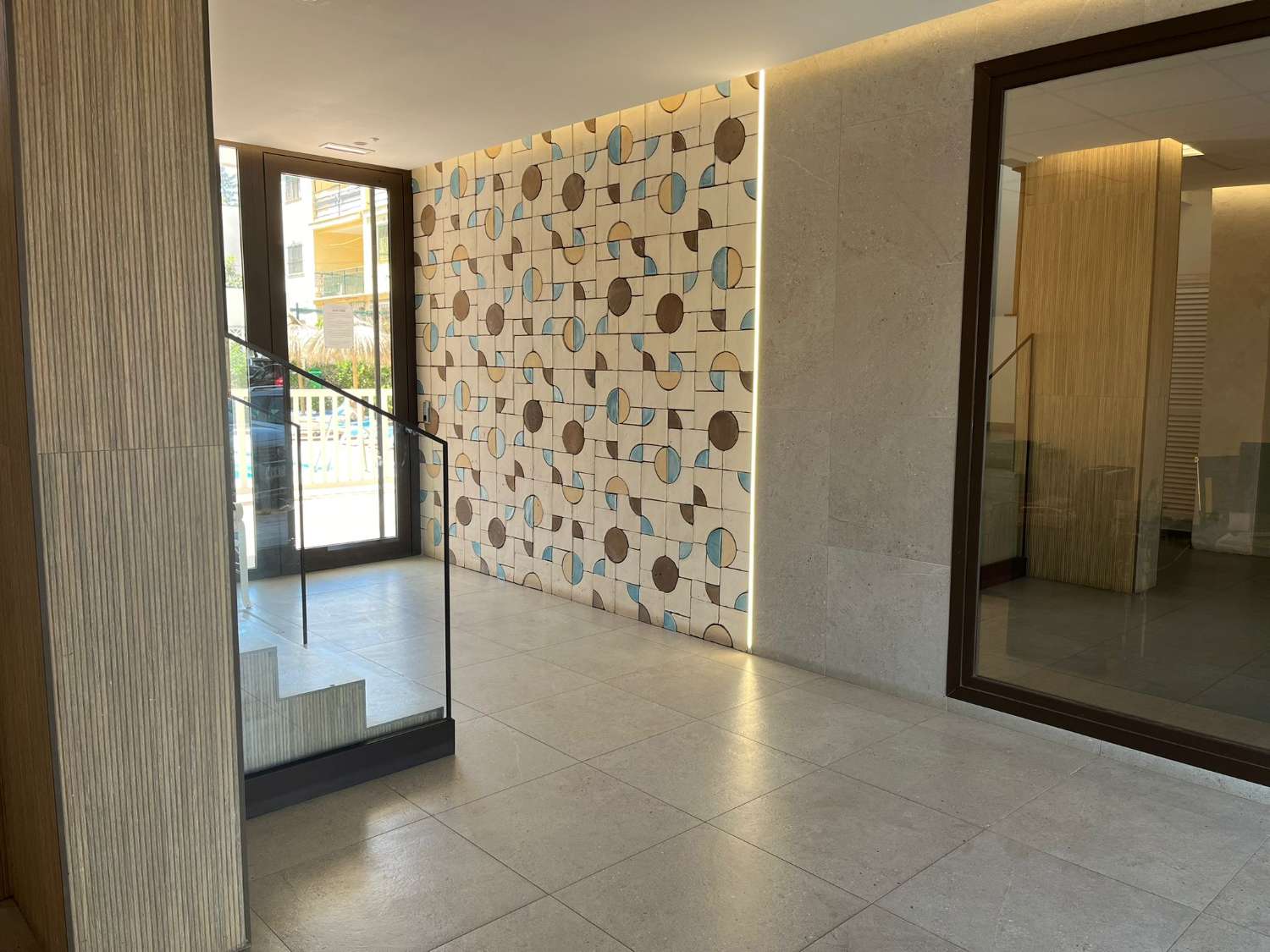 MIETUNG VOM 01.04.2026 BIS 31.05.2026 UND VOM 1.10.26 BIS 30.5.27 WUNDERSCHÖNE WOHNUNG MIT MEERBLICK AM 2ND LINE BEACH IN FUENGIROLA