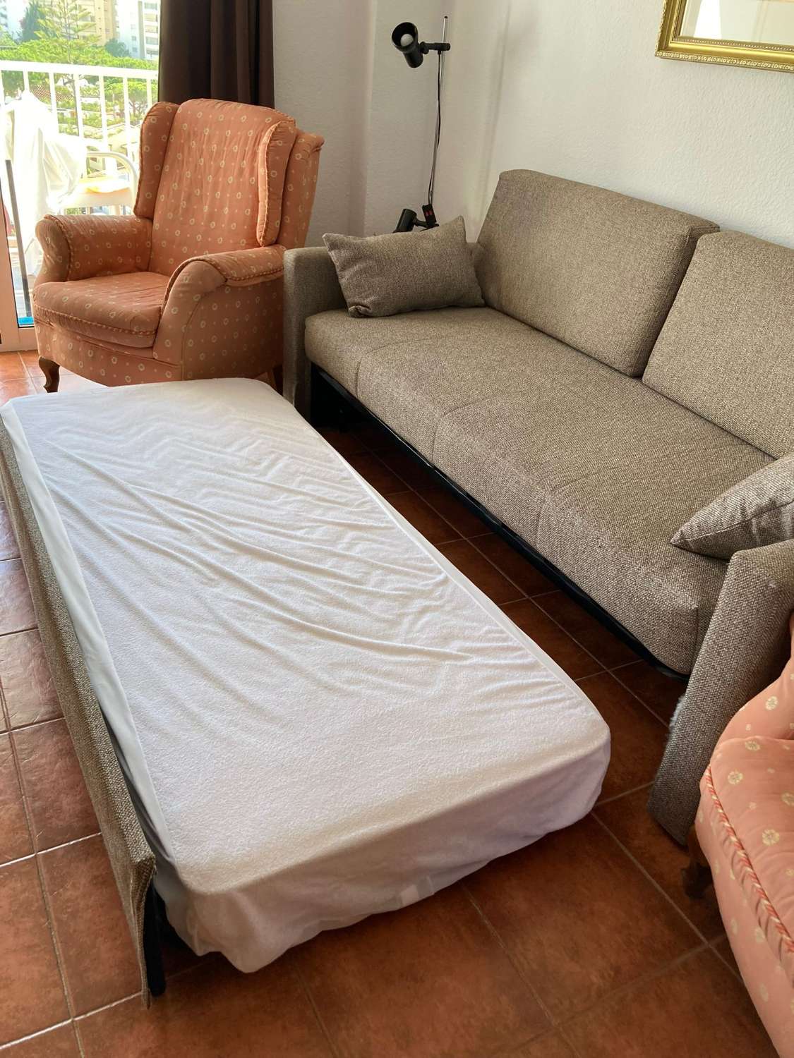 MIETUNG VOM 01.04.2026 BIS 31.05.2026 UND VOM 1.10.26 BIS 30.5.27 WUNDERSCHÖNE WOHNUNG MIT MEERBLICK AM 2ND LINE BEACH IN FUENGIROLA