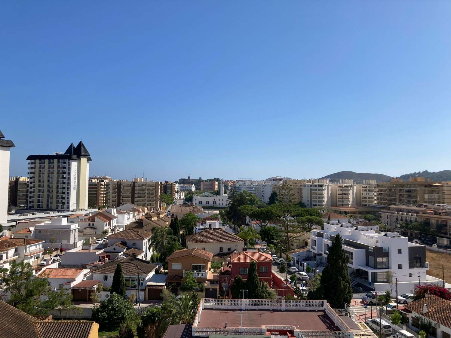 MIETUNG VOM 01.04.2026 BIS 31.05.2026 UND VOM 1.10.26 BIS 30.5.27 WUNDERSCHÖNE WOHNUNG MIT MEERBLICK AM 2ND LINE BEACH IN FUENGIROLA