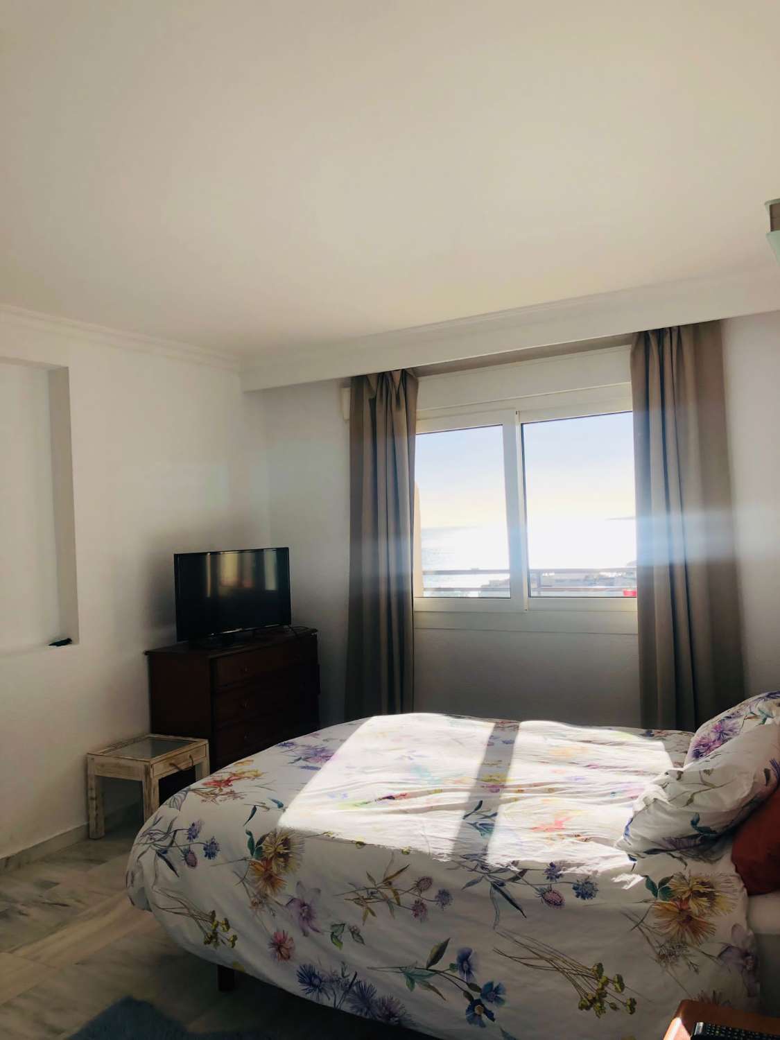 IN AFFITTO DAL 1 DICEMBRE 2025 PER 11 MESI BELLISSIMO APPARTAMENTO AMPLIABILE CON VISTA SUL MARE A BENALMADENA
