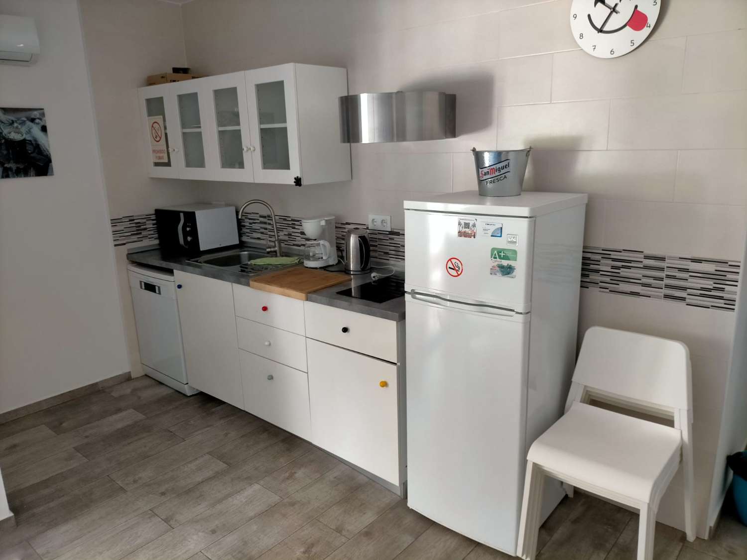 SE ALQUILA DESDE AHORA -31.5.26 BONITO APARTAMENTO EN LA CARIHUELA (TORREMOLINOS)