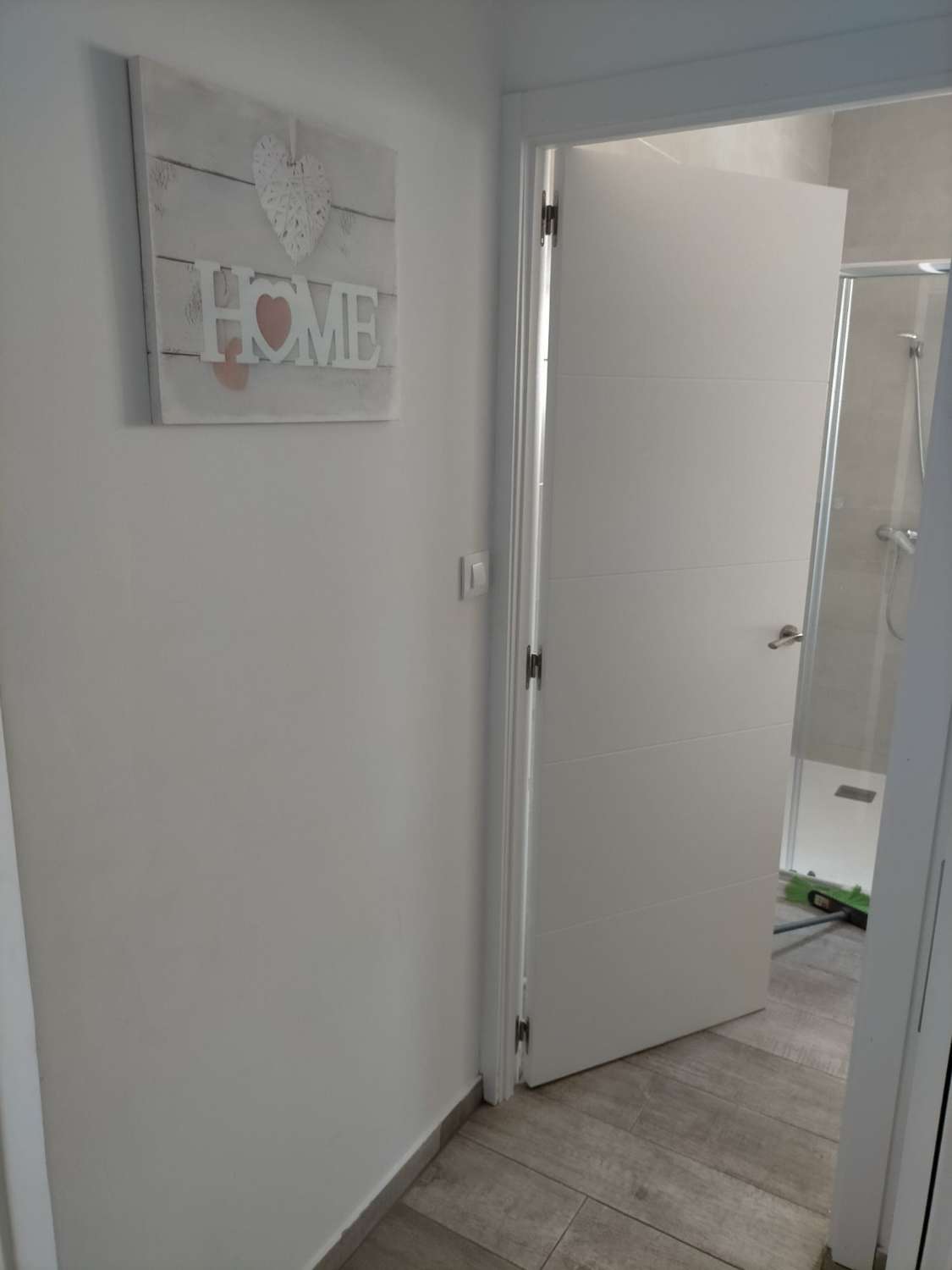 SE ALQUILA DESDE AHORA -31.5.26 BONITO APARTAMENTO EN LA CARIHUELA (TORREMOLINOS)