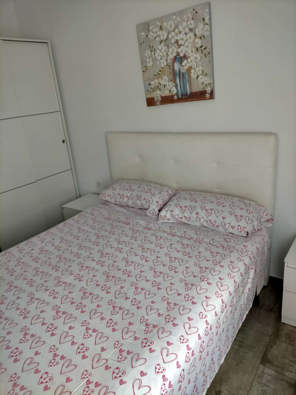 SE ALQUILA DESDE AHORA -31.5.26 BONITO APARTAMENTO EN LA CARIHUELA (TORREMOLINOS)
