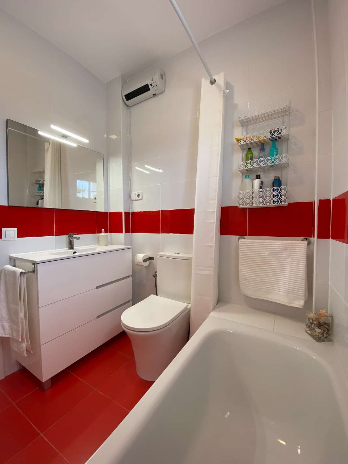 Lunga stagione. Magnifica casa bifamiliare a Playamar, Torremolinos.