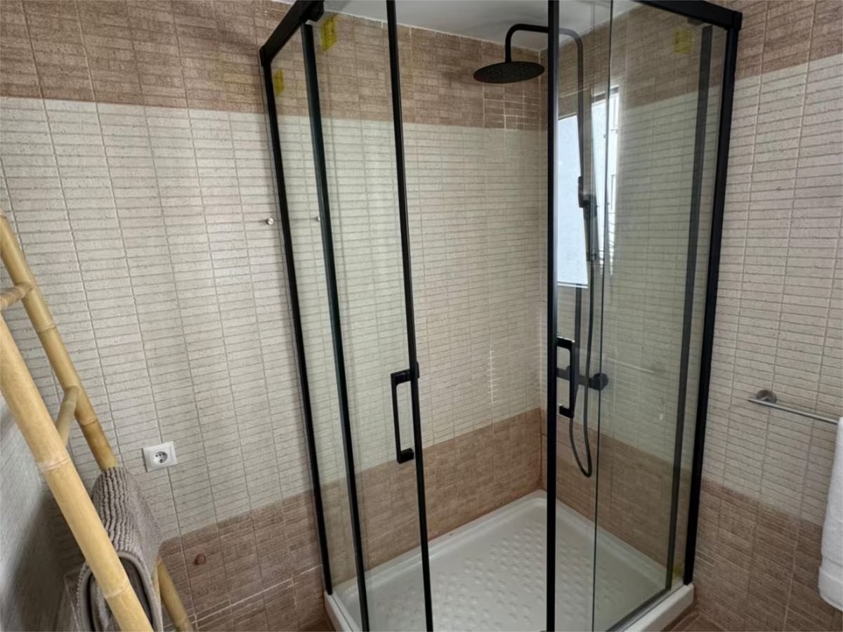 IN AFFITTO DA ORA FINO AL 30.6.26 BELLISSIMO DUPLEX ARREDATO CON VISTA SUL MARE A TORREMOLINOS