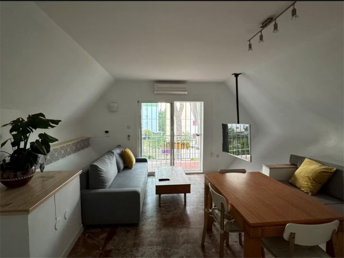 IN AFFITTO DA ORA FINO AL 30.6.26 BELLISSIMO DUPLEX ARREDATO CON VISTA SUL MARE A TORREMOLINOS