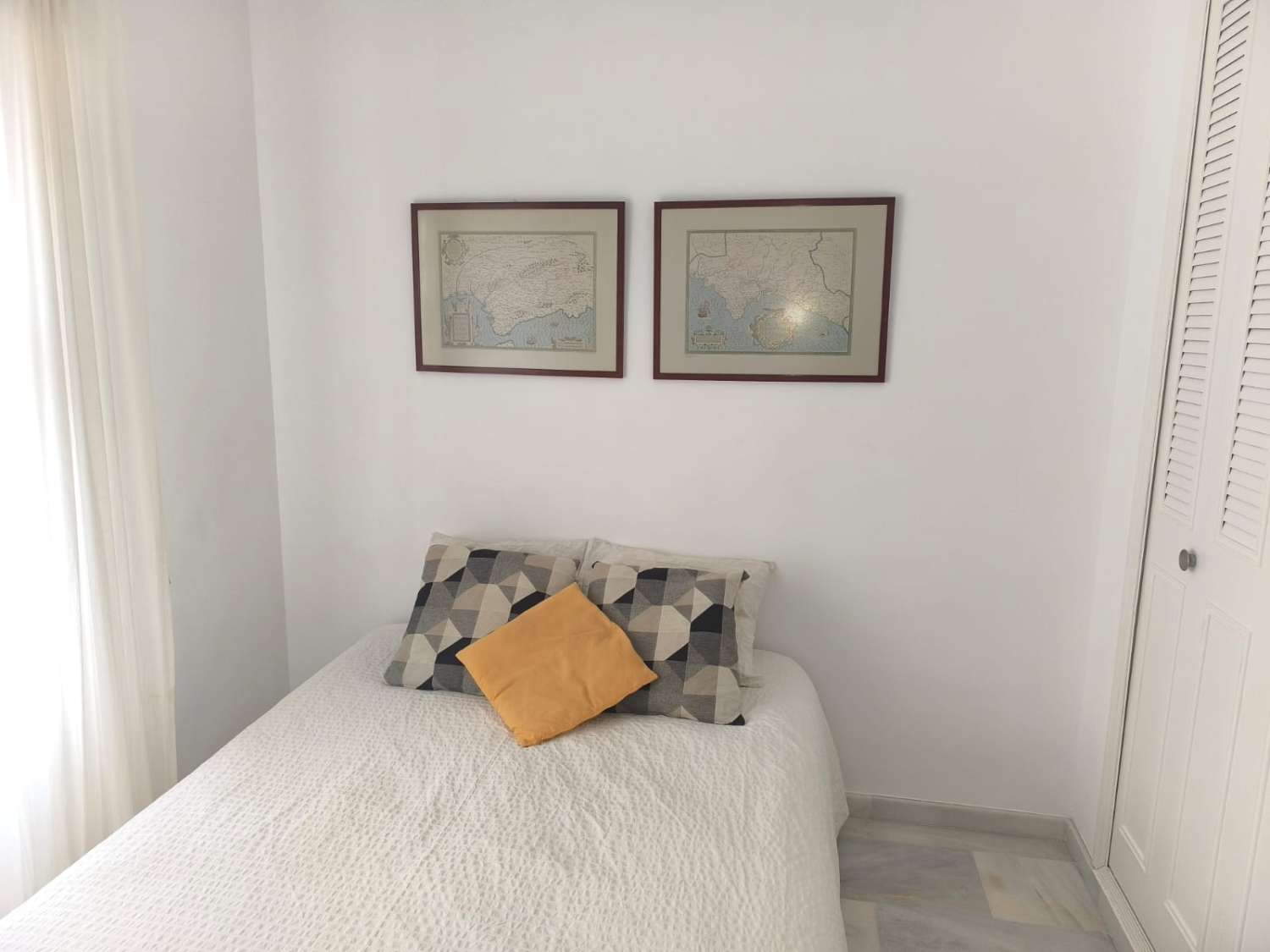 VAKKER LEILIGHET VED STRANDEN TIL LEIE I TORREMEULLE, BENALMADENA COSTA.