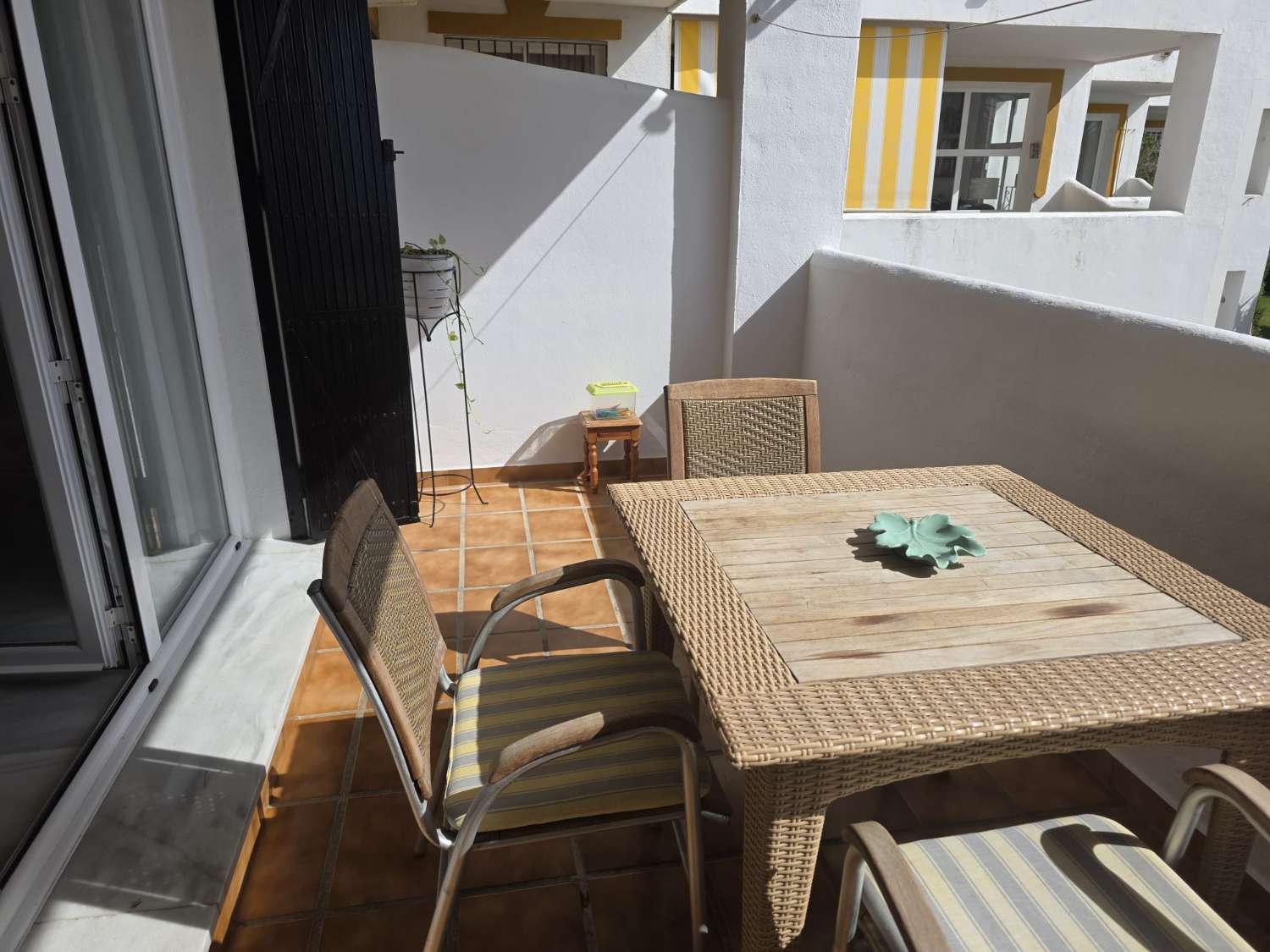 VAKKER LEILIGHET VED STRANDEN TIL LEIE I TORREMEULLE, BENALMADENA COSTA.