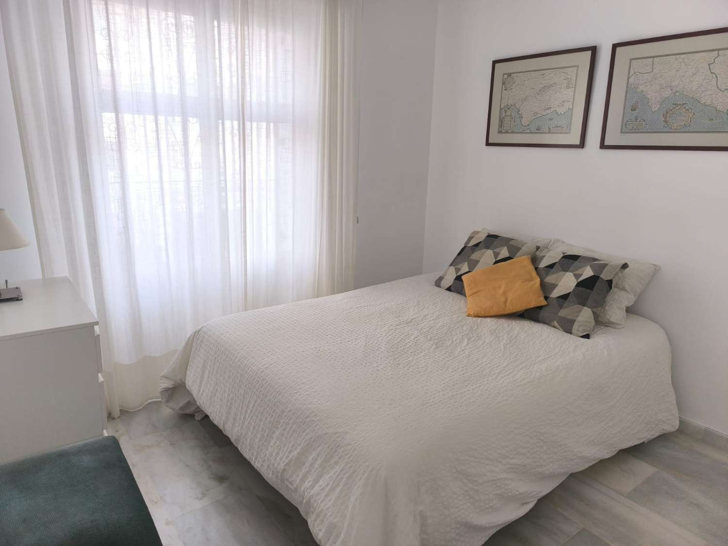VAKKER LEILIGHET VED STRANDEN TIL LEIE I TORREMEULLE, BENALMADENA COSTA.