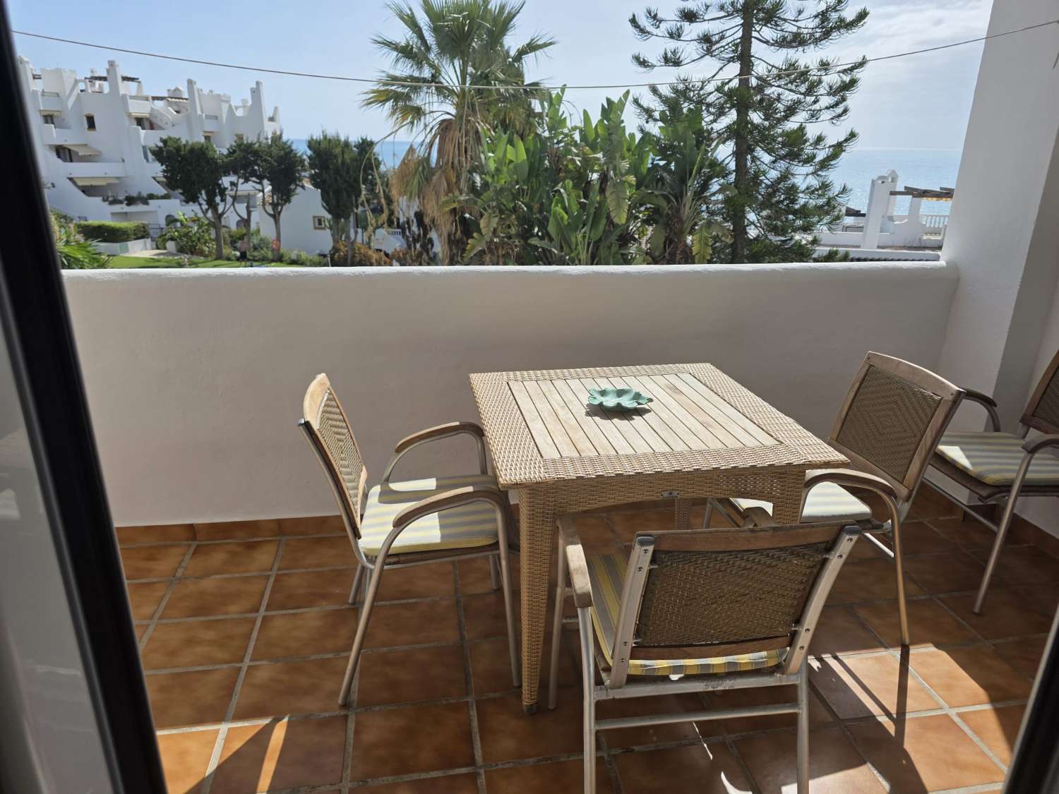 VAKKER LEILIGHET VED STRANDEN TIL LEIE I TORREMEULLE, BENALMADENA COSTA.
