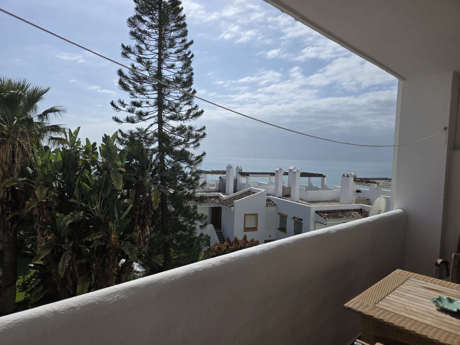 VAKKER LEILIGHET VED STRANDEN TIL LEIE I TORREMEULLE, BENALMADENA COSTA.