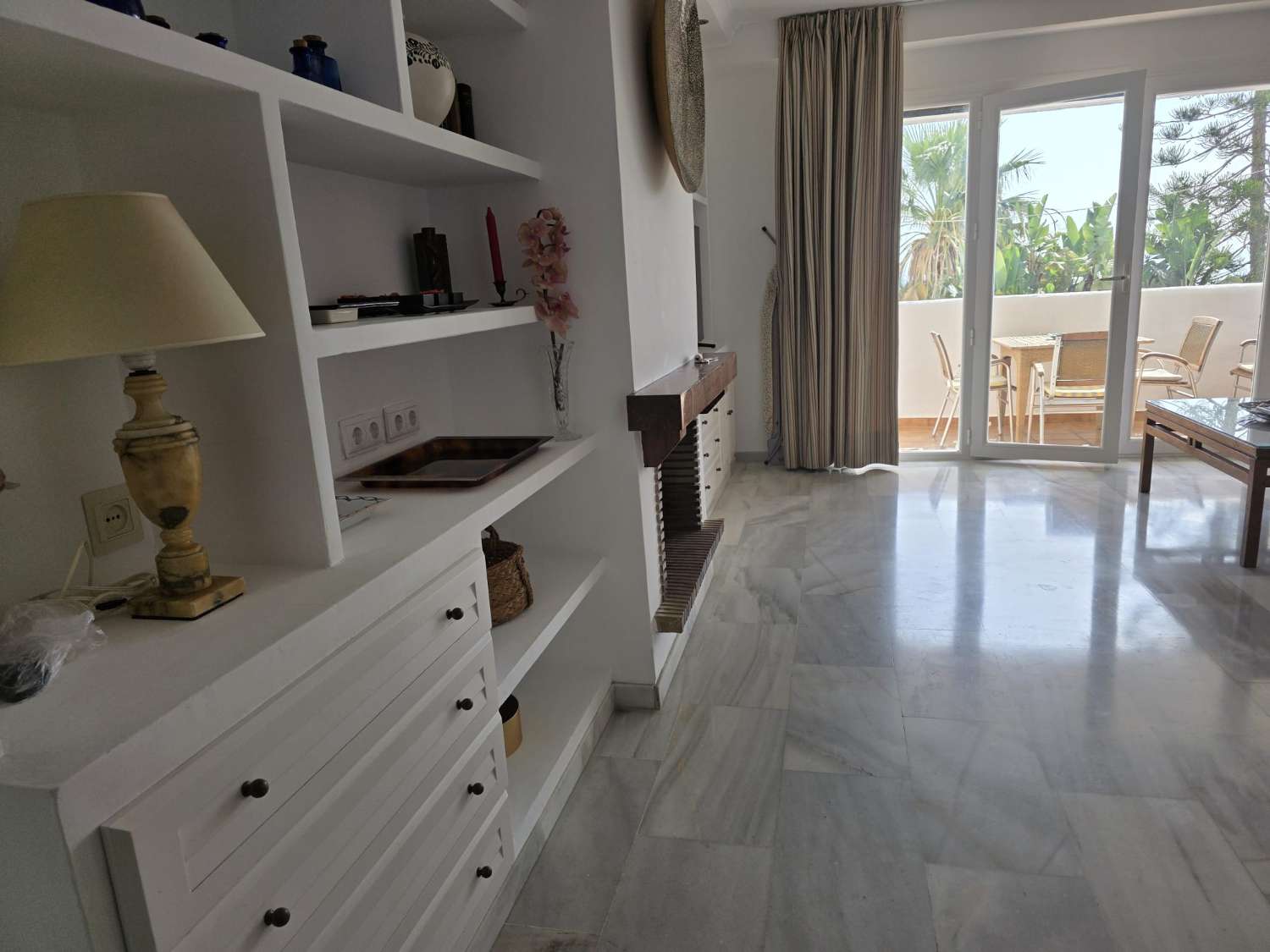 VAKKER LEILIGHET VED STRANDEN TIL LEIE I TORREMEULLE, BENALMADENA COSTA.