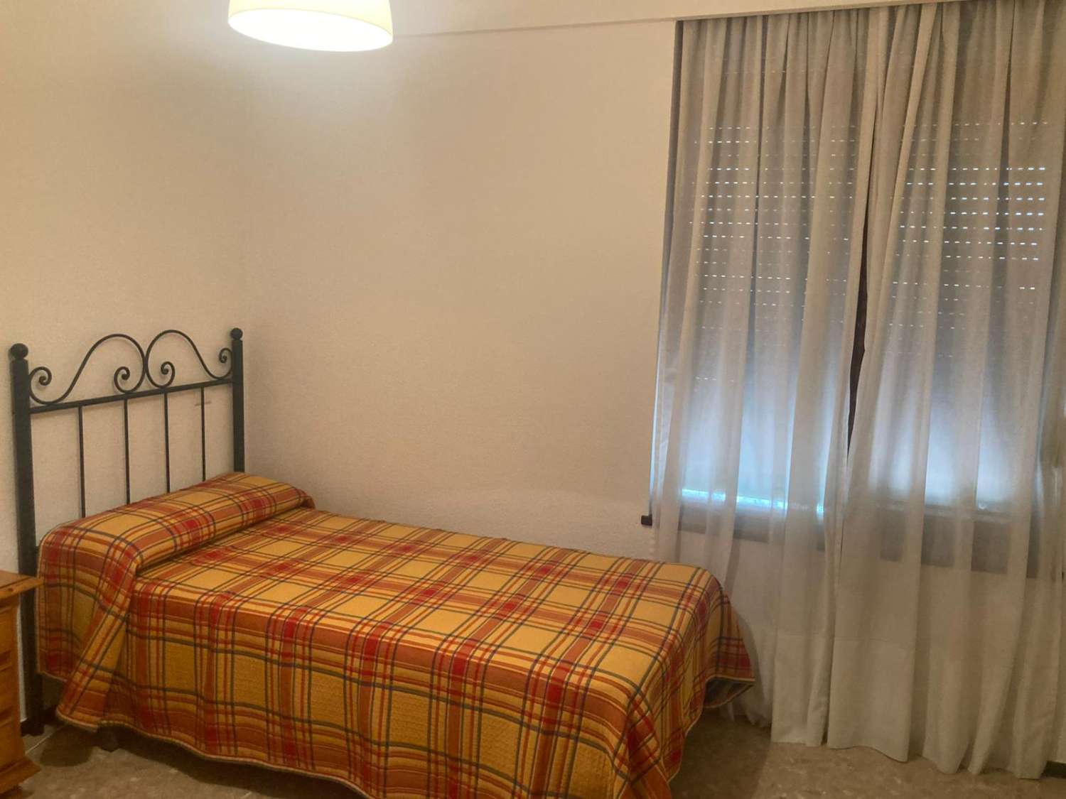 ZU VERMIETEN AB SOFORT BIS ZUM 30.6.26 SCHÖNE WOHNUNG MIT MEERBLICK IN PLAYAMAR (TORREMOLINOS)