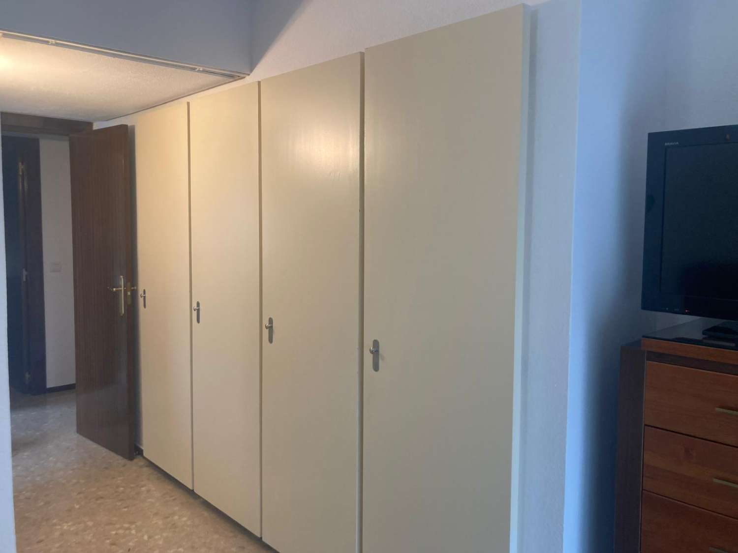 ZU VERMIETEN AB SOFORT BIS ZUM 30.6.26 SCHÖNE WOHNUNG MIT MEERBLICK IN PLAYAMAR (TORREMOLINOS)