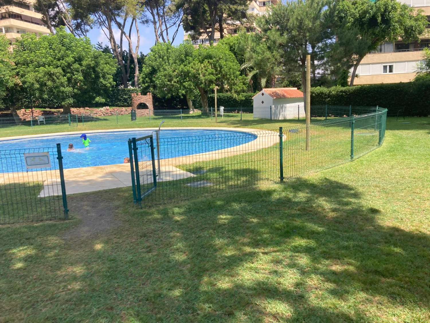 ZU VERMIETEN AB SOFORT BIS ZUM 30.6.26 SCHÖNE WOHNUNG MIT MEERBLICK IN PLAYAMAR (TORREMOLINOS)