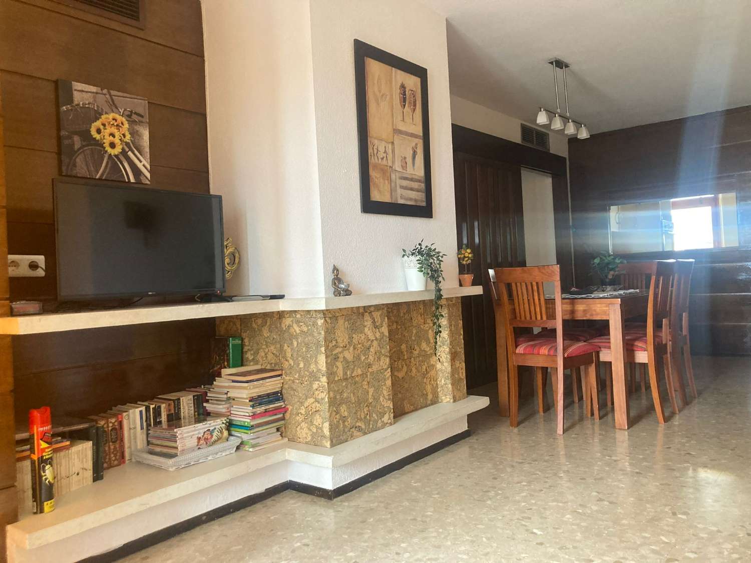 ZU VERMIETEN AB SOFORT BIS ZUM 30.6.26 SCHÖNE WOHNUNG MIT MEERBLICK IN PLAYAMAR (TORREMOLINOS)