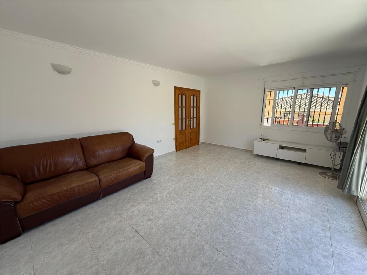 HUVILA MERINÄKÖALALLA MYYTÄVÄNÄ MONTEALTOSSA REFORMIIN (BENALMADENA)