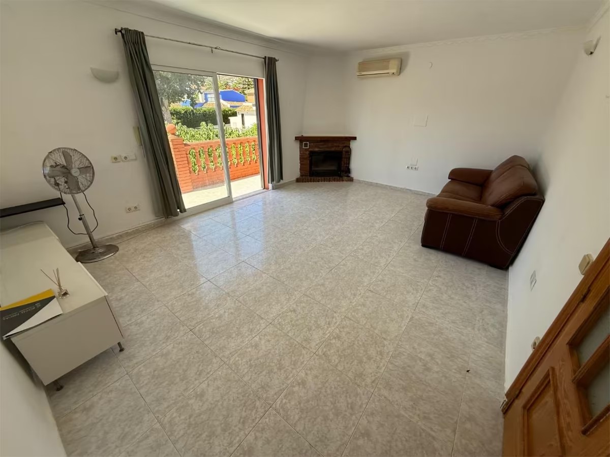 HUVILA MERINÄKÖALALLA MYYTÄVÄNÄ MONTEALTOSSA REFORMIIN (BENALMADENA)