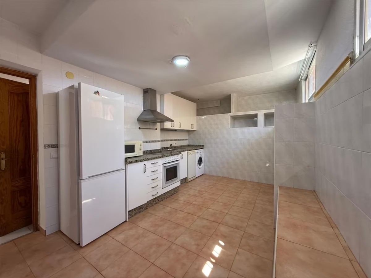 HUVILA MERINÄKÖALALLA MYYTÄVÄNÄ MONTEALTOSSA REFORMIIN (BENALMADENA)
