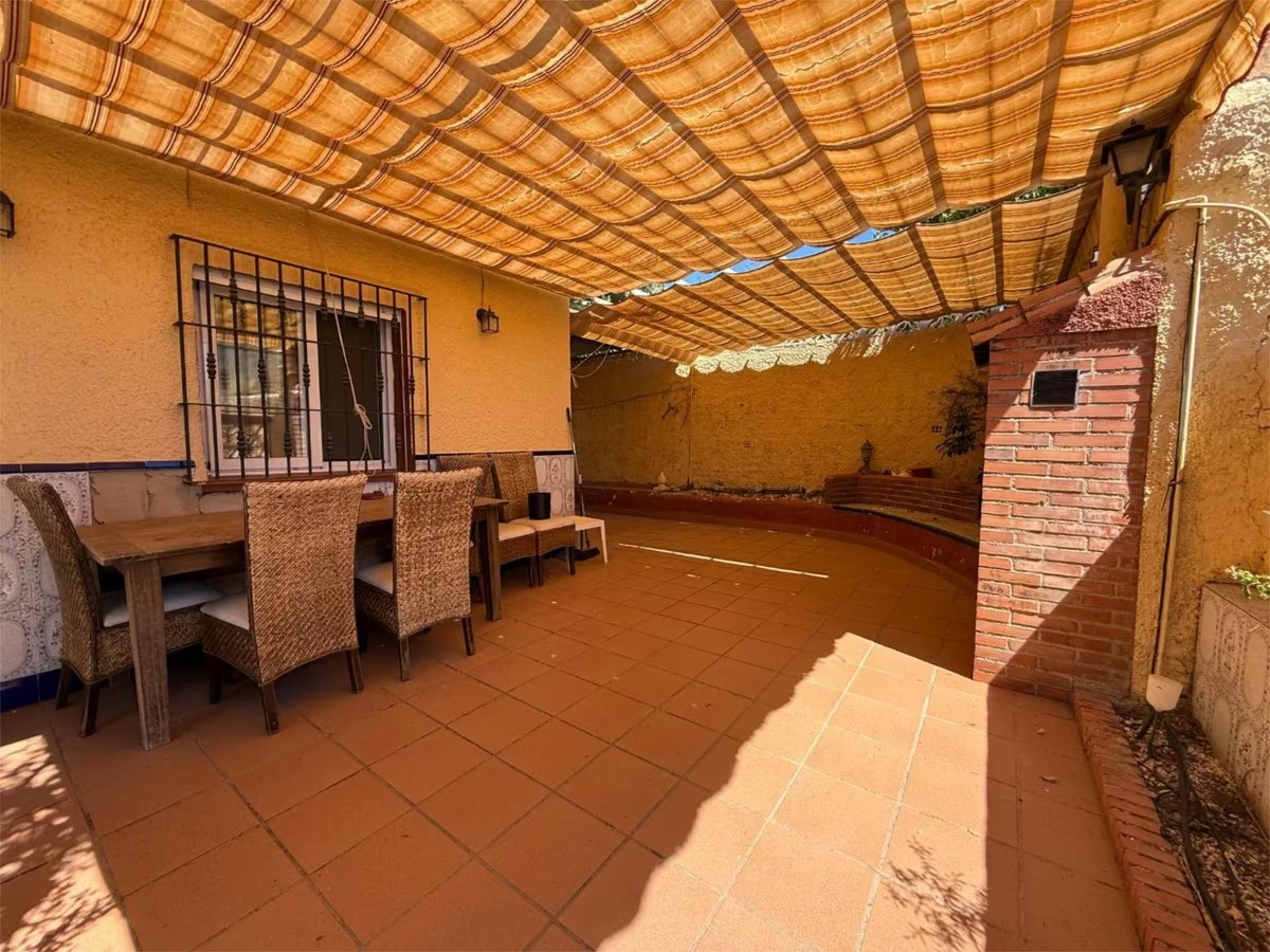 HUVILA MERINÄKÖALALLA MYYTÄVÄNÄ MONTEALTOSSA REFORMIIN (BENALMADENA)