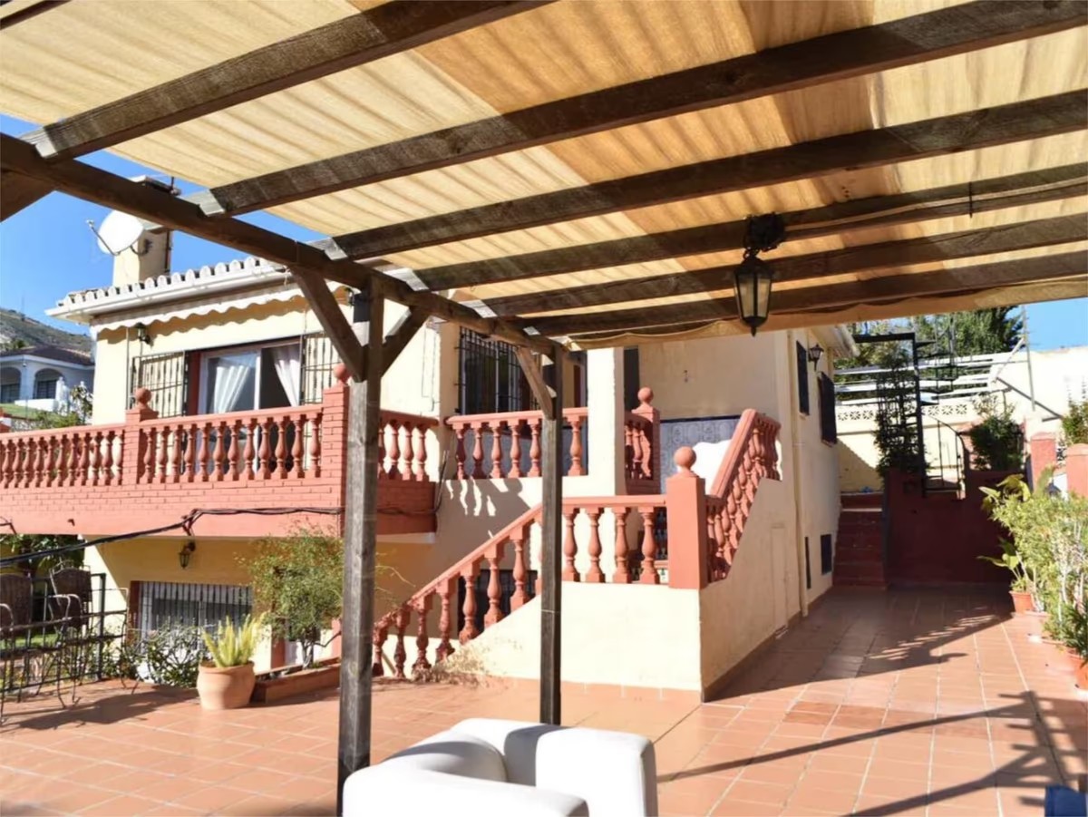 HUVILA MERINÄKÖALALLA MYYTÄVÄNÄ MONTEALTOSSA REFORMIIN (BENALMADENA)