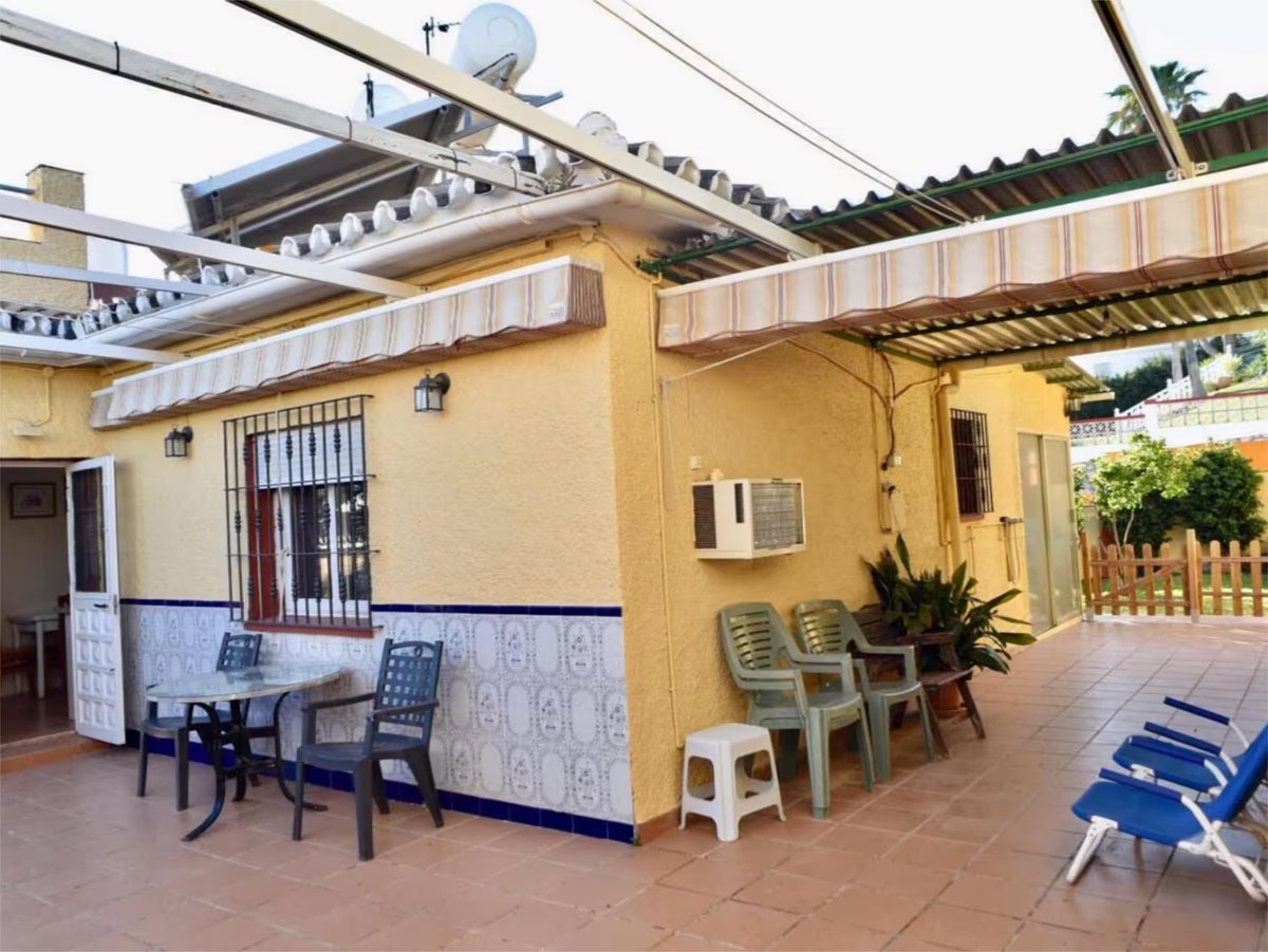 HUVILA MERINÄKÖALALLA MYYTÄVÄNÄ MONTEALTOSSA REFORMIIN (BENALMADENA)