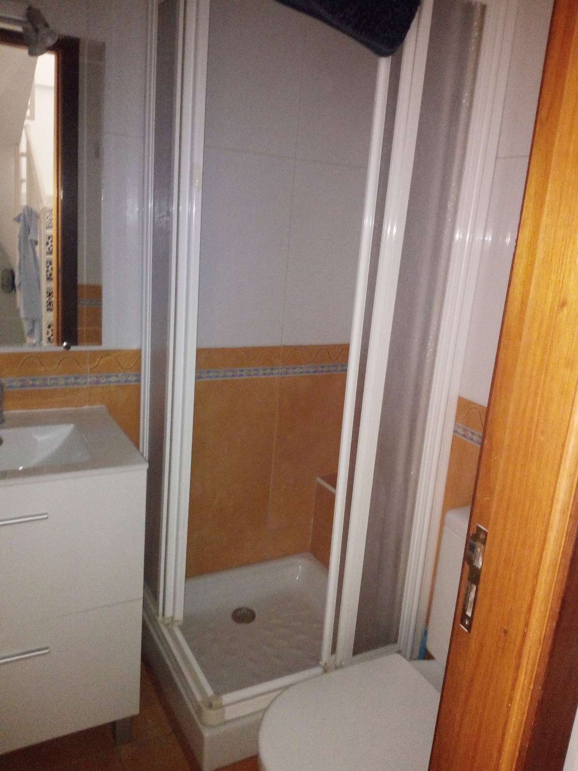 SE ALQUILA POR LARGA TEMPORADADESDE AHORA  BONITO TRIPLEXCIN IMPRESIONANTES VISTAS AL MAR  EN ZONA MONTEMAR (TORREMOLINOS)