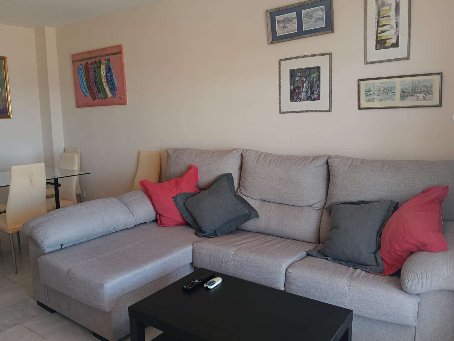 SE ALQUILA POR LARGA TEMPORADADESDE AHORA  BONITO TRIPLEXCIN IMPRESIONANTES VISTAS AL MAR  EN ZONA MONTEMAR (TORREMOLINOS)