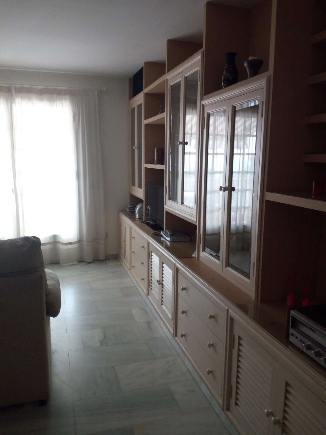 SE ALQUILA POR LARGA TEMPORADADESDE AHORA  BONITO TRIPLEXCIN IMPRESIONANTES VISTAS AL MAR  EN ZONA MONTEMAR (TORREMOLINOS)