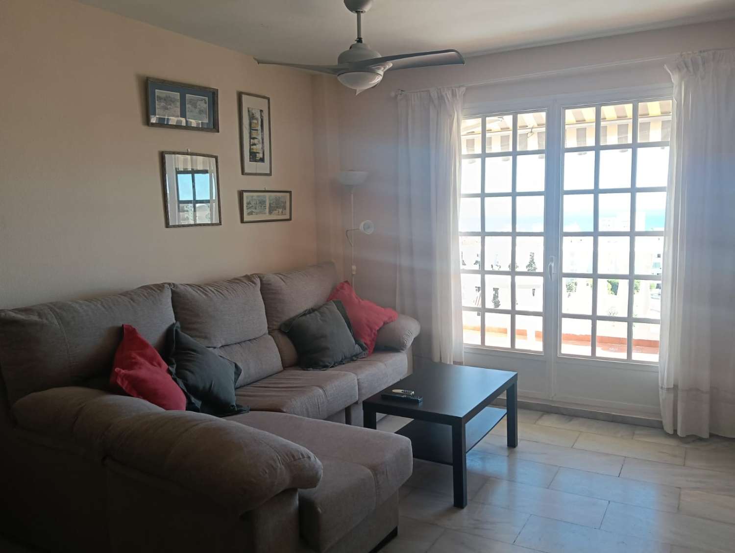 SE ALQUILA POR LARGA TEMPORADADESDE AHORA  BONITO TRIPLEXCIN IMPRESIONANTES VISTAS AL MAR  EN ZONA MONTEMAR (TORREMOLINOS)