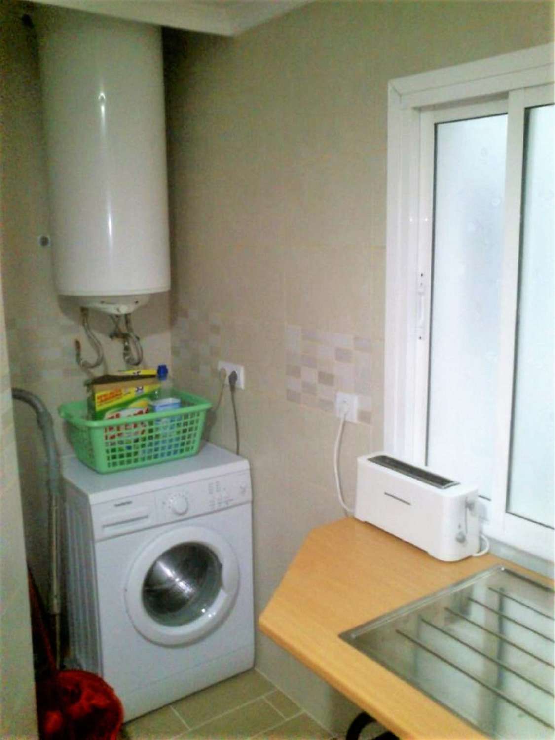 MUKAVA HUONEISTO MERINÄKÖALALLA PITKÄAIKAISEEN VUOKRAUKSEEN FUENGIROLASSA