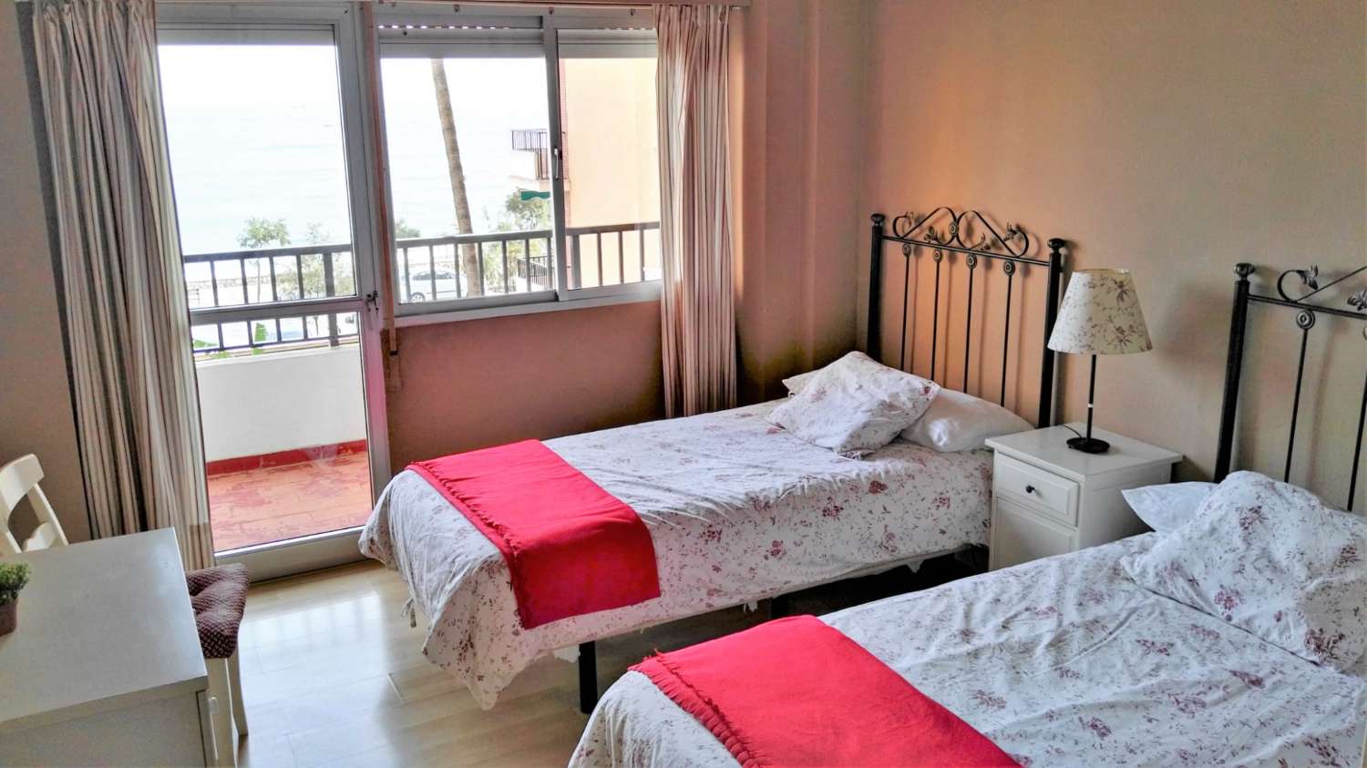 MUKAVA HUONEISTO MERINÄKÖALALLA PITKÄAIKAISEEN VUOKRAUKSEEN FUENGIROLASSA