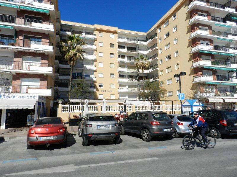 MUKAVA HUONEISTO MERINÄKÖALALLA PITKÄAIKAISEEN VUOKRAUKSEEN FUENGIROLASSA