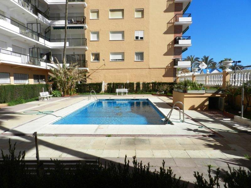 MUKAVA HUONEISTO MERINÄKÖALALLA PITKÄAIKAISEEN VUOKRAUKSEEN FUENGIROLASSA