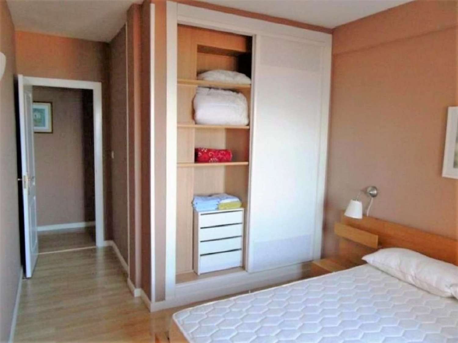 MUKAVA HUONEISTO MERINÄKÖALALLA PITKÄAIKAISEEN VUOKRAUKSEEN FUENGIROLASSA