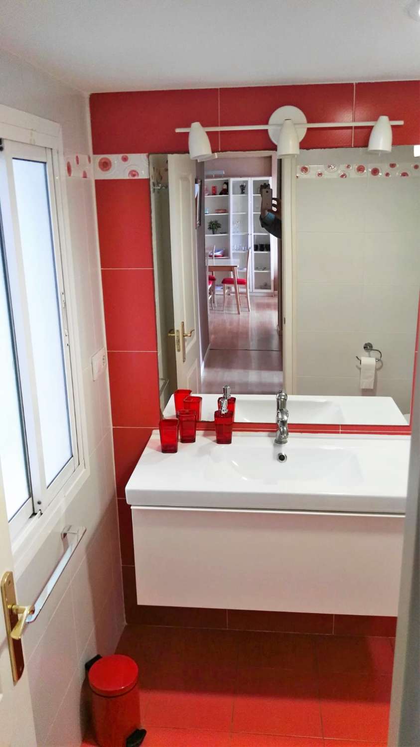 MUKAVA HUONEISTO MERINÄKÖALALLA PITKÄAIKAISEEN VUOKRAUKSEEN FUENGIROLASSA