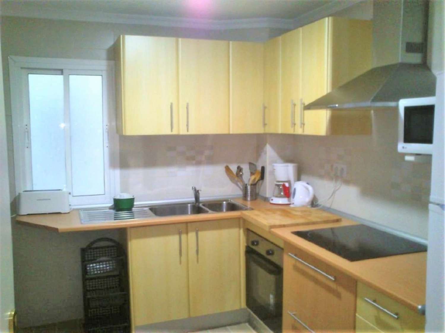 MUKAVA HUONEISTO MERINÄKÖALALLA PITKÄAIKAISEEN VUOKRAUKSEEN FUENGIROLASSA