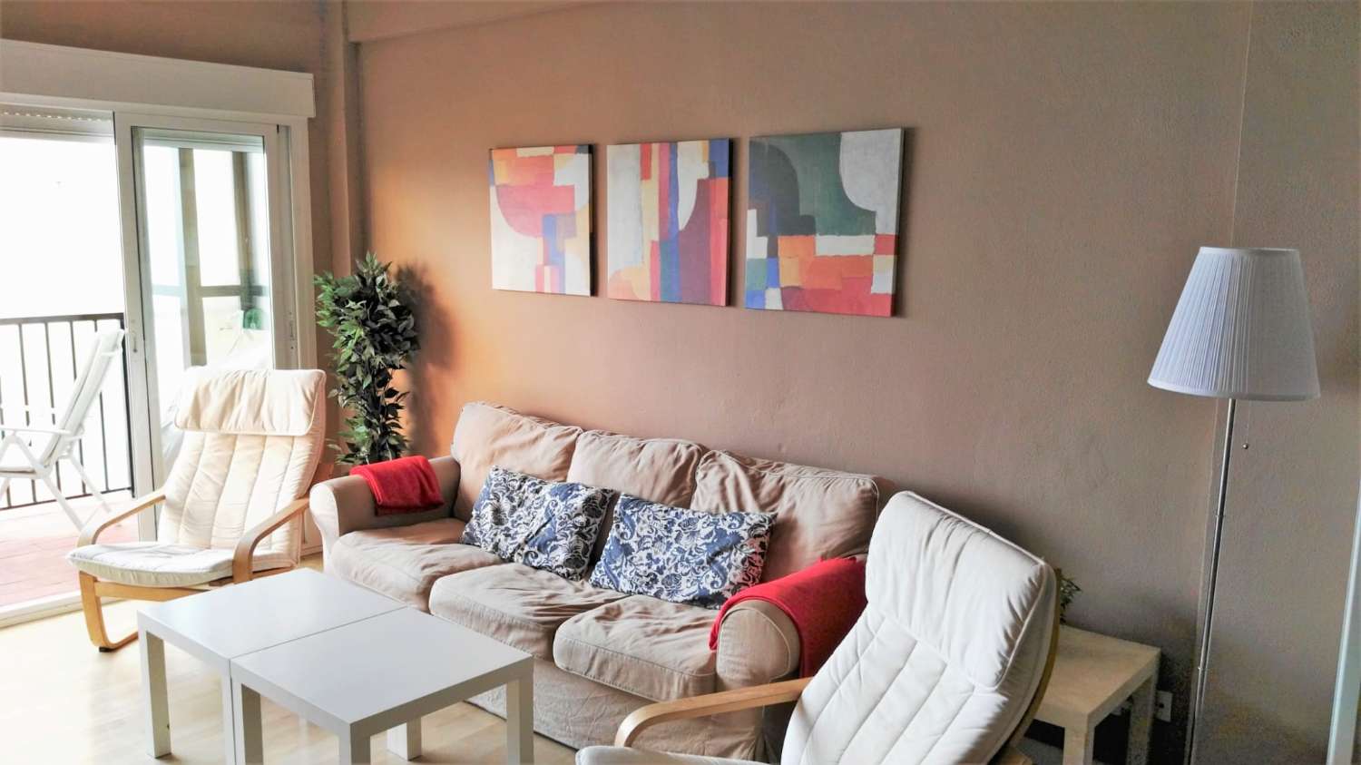 MUKAVA HUONEISTO MERINÄKÖALALLA PITKÄAIKAISEEN VUOKRAUKSEEN FUENGIROLASSA