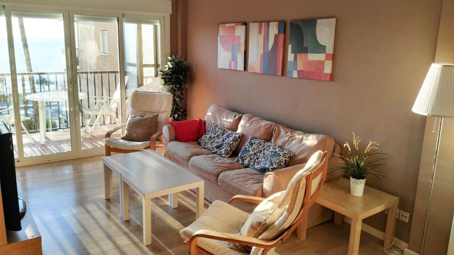 MUKAVA HUONEISTO MERINÄKÖALALLA PITKÄAIKAISEEN VUOKRAUKSEEN FUENGIROLASSA